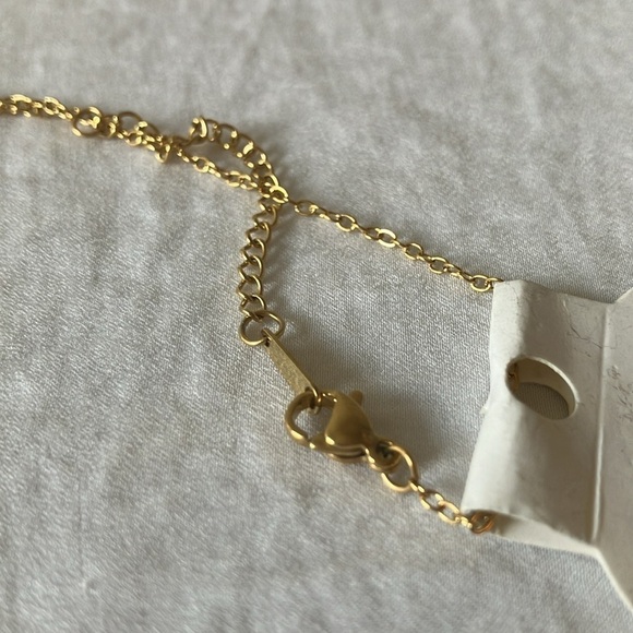 Unbranded: Gold tone Pink Gem with Daisy Rhinestone earrings & necklace - Picture 7 of 12